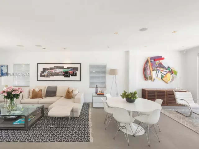 3-bedroom home for sale in Miami Beach - 302 W San Marino Dr - MondialRealty