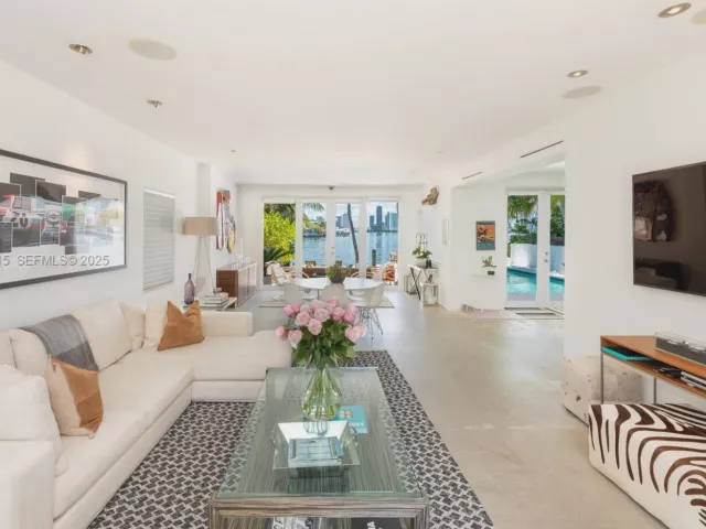 3-bedroom home for sale in Miami Beach - 302 W San Marino Dr - MondialRealty