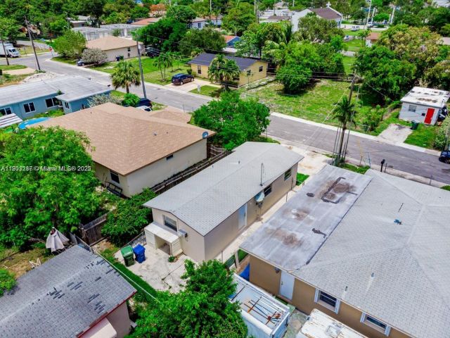 Home for rent at 805 NW 3rd Ter 1 - photo 7461959