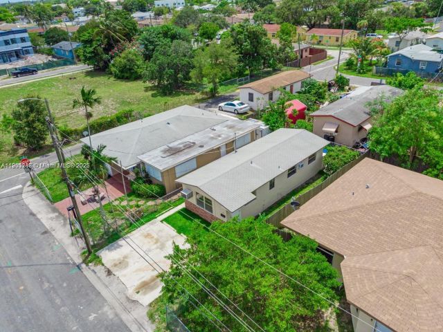 Home for rent at 805 NW 3rd Ter 1 - photo 7461961