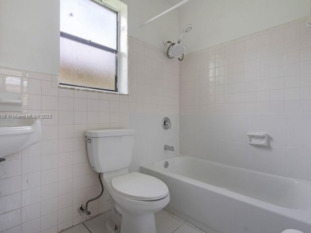 Home for rent at 805 NW 3rd Ter 1 - photo 7461962