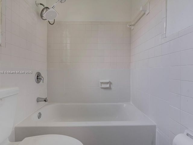 Home for rent at 805 NW 3rd Ter 1 - photo 7461963
