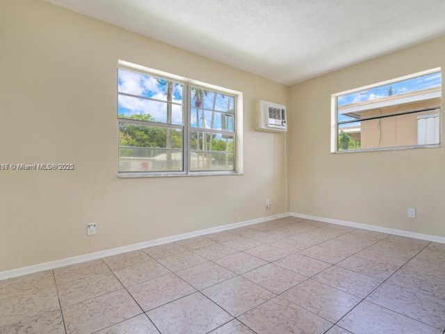 Home for rent at 805 NW 3rd Ter 1 - photo 7461966