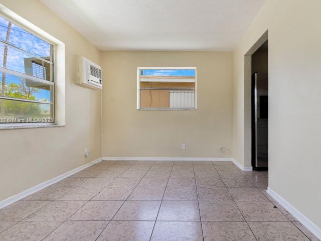 Home for rent at 805 NW 3rd Ter 1 - photo 7461967