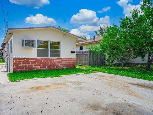 Home for rent at 805 NW 3rd Ter 1 - photo 7461969