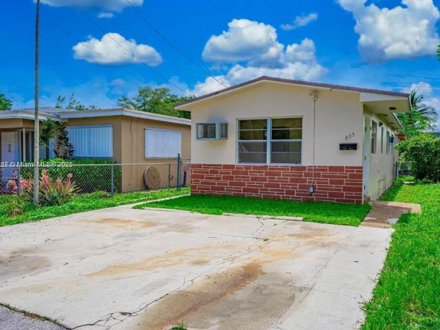 Home for rent at 805 NW 3rd Ter 1 - photo 7461970