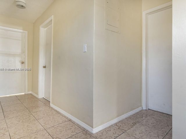 Home for rent at 805 NW 3rd Ter 1 - photo 7461971