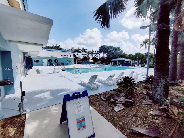 Home for rent at 805 NW 3rd Ter 1 - photo 7461972