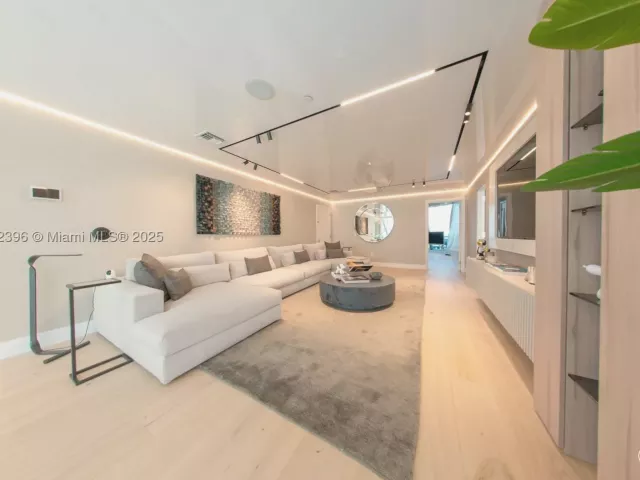 6-bedroom condo for rent in Sunny Isles Beach - 17121 Collins Ave 4803 - MondialRealty