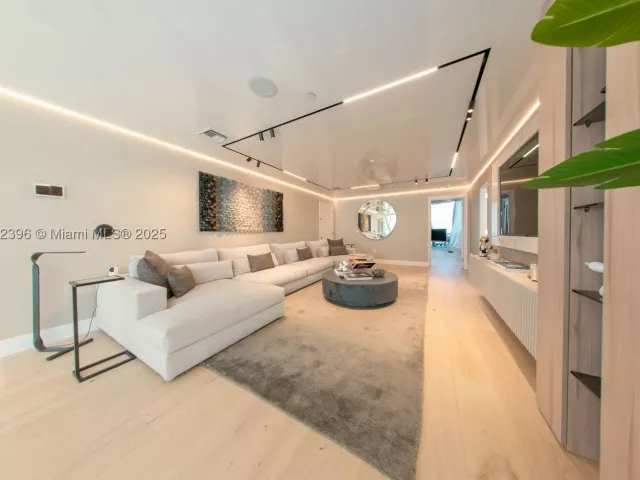 6-bedroom condo for rent in Sunny Isles Beach - 17121 Collins Ave 4803 - MondialRealty