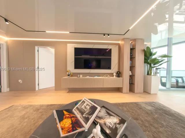 6-bedroom condo for rent in Sunny Isles Beach - 17121 Collins Ave 4803 - MondialRealty