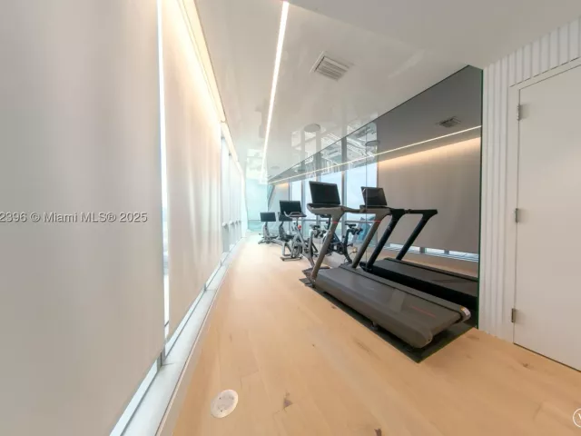6-bedroom condo for rent in Sunny Isles Beach - 17121 Collins Ave 4803 - MondialRealty