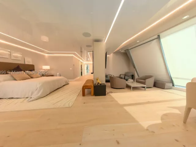 6-bedroom condo for rent in Sunny Isles Beach - 17121 Collins Ave 4803 - MondialRealty