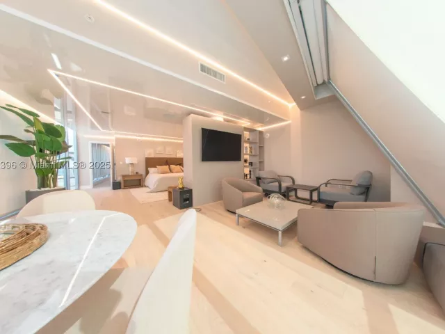 6-bedroom condo for rent in Sunny Isles Beach - 17121 Collins Ave 4803 - MondialRealty
