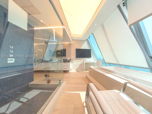 6-bedroom condo for rent in Sunny Isles Beach - 17121 Collins Ave 4803 - MondialRealty