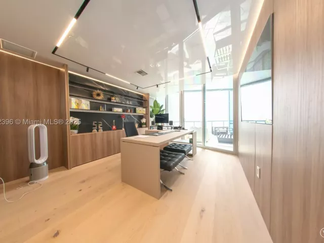 6-bedroom condo for rent in Sunny Isles Beach - 17121 Collins Ave 4803 - MondialRealty