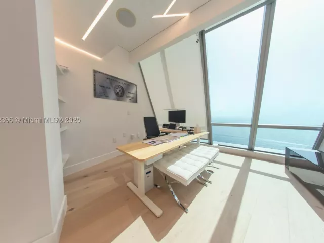 6-bedroom condo for rent in Sunny Isles Beach - 17121 Collins Ave 4803 - MondialRealty