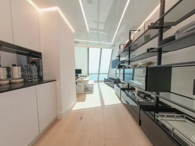 6-bedroom condo for rent in Sunny Isles Beach - 17121 Collins Ave 4803 - MondialRealty