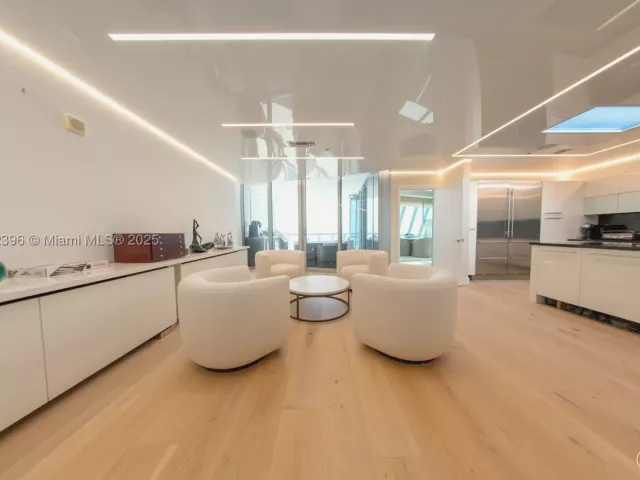 6-bedroom condo for rent in Sunny Isles Beach - 17121 Collins Ave 4803 - MondialRealty