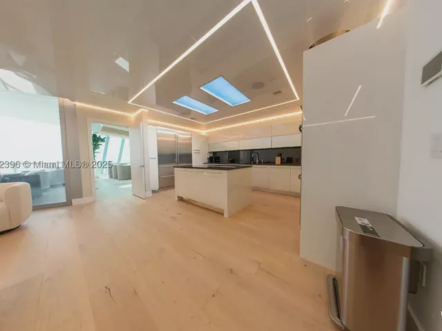 6-bedroom condo for rent in Sunny Isles Beach - 17121 Collins Ave 4803 - MondialRealty