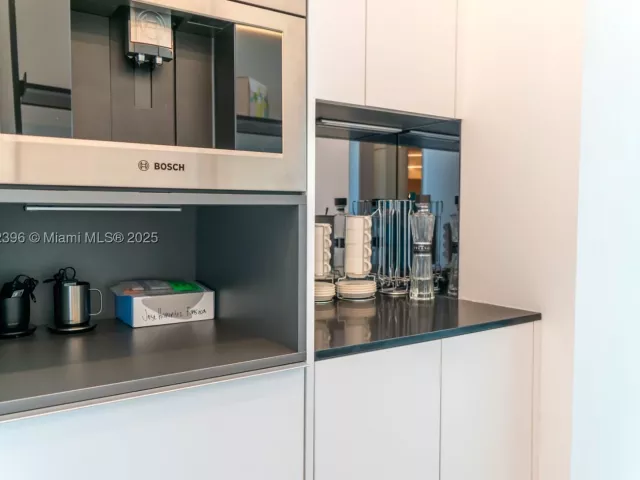 6-bedroom condo for rent in Sunny Isles Beach - 17121 Collins Ave 4803 - MondialRealty