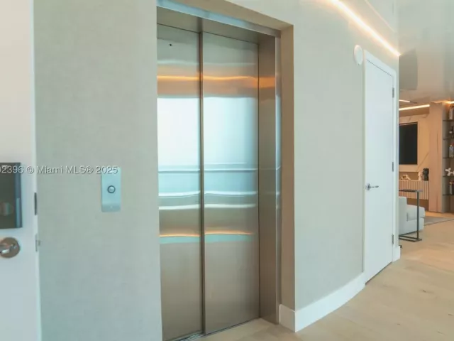 6-bedroom condo for rent in Sunny Isles Beach - 17121 Collins Ave 4803 - MondialRealty