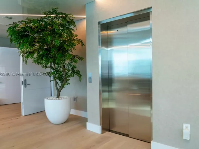 6-bedroom condo for rent in Sunny Isles Beach - 17121 Collins Ave 4803 - MondialRealty