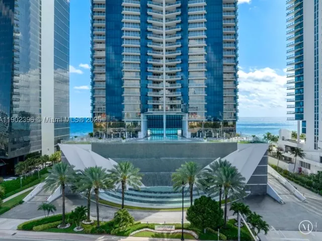 6-bedroom condo for rent in Sunny Isles Beach - 17121 Collins Ave 4803 - MondialRealty