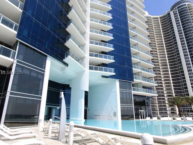 6-bedroom condo for rent in Sunny Isles Beach - 17121 Collins Ave 4803 - MondialRealty