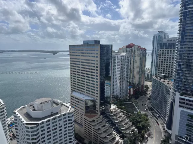 2-bedroom condo for rent in Miami - 950 Brickell Bay Dr 3505 - MondialRealty