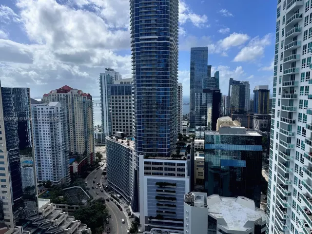 2-bedroom condo for rent in Miami - 950 Brickell Bay Dr 3505 - MondialRealty