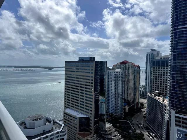 2-bedroom condo for rent in Miami - 950 Brickell Bay Dr 3505 - MondialRealty