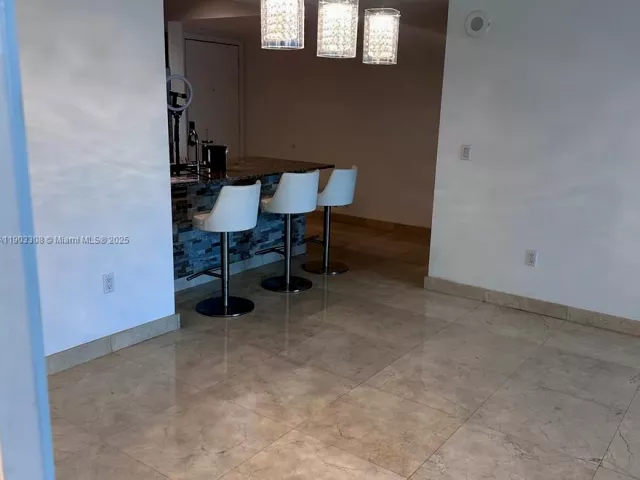 2-bedroom condo for rent in Miami - 950 Brickell Bay Dr 3505 - MondialRealty