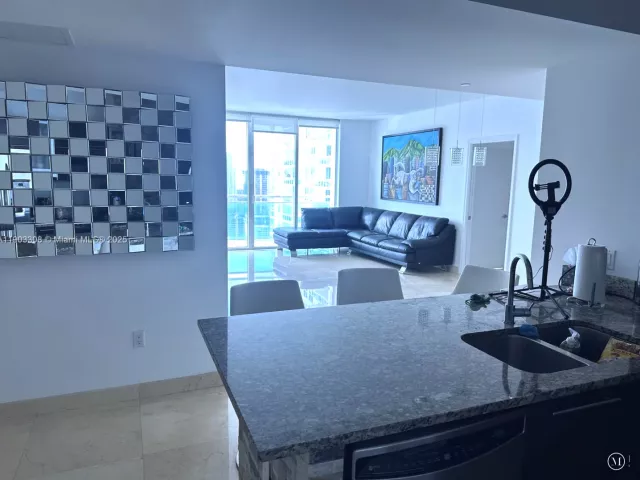 2-bedroom condo for rent in Miami - 950 Brickell Bay Dr 3505 - MondialRealty