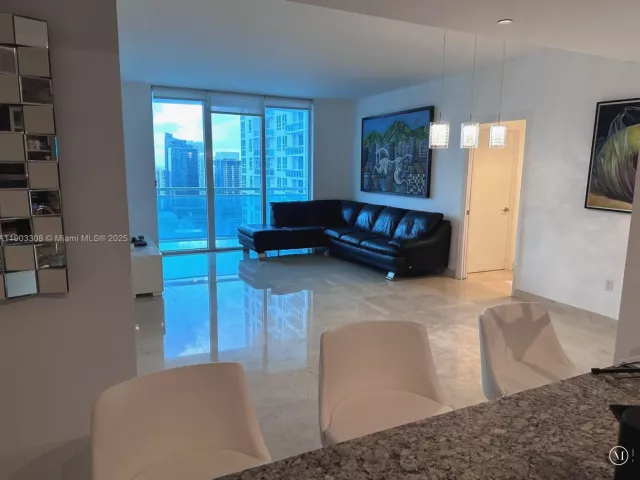 2-bedroom condo for rent in Miami - 950 Brickell Bay Dr 3505 - MondialRealty