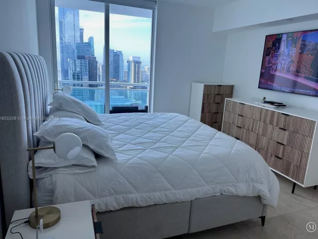 2-bedroom condo for rent in Miami - 950 Brickell Bay Dr 3505 - MondialRealty