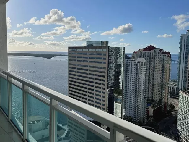 2-bedroom condo for rent in Miami - 950 Brickell Bay Dr 3505 - MondialRealty