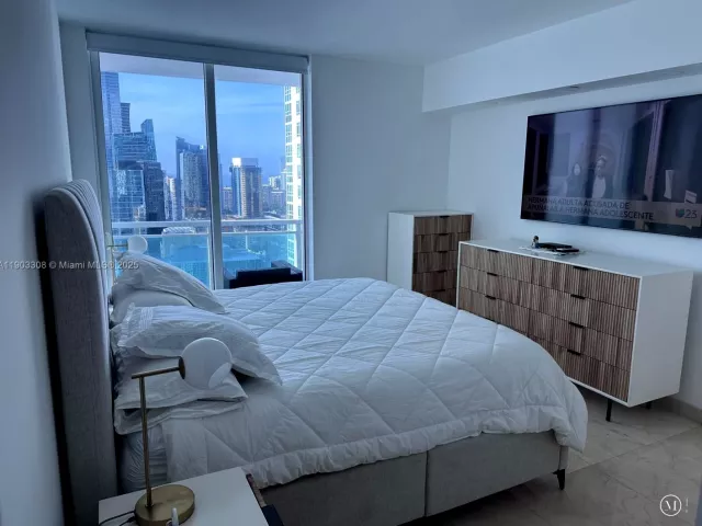 2-bedroom condo for rent in Miami - 950 Brickell Bay Dr 3505 - MondialRealty