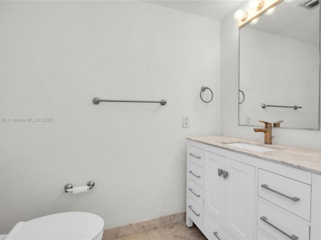 1-bedroom condo for sale in Miami - 41 SE 5th St 1515 - MondialRealty