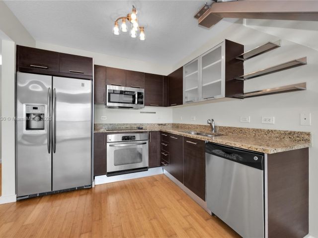 1-bedroom condo for sale in Miami - 41 SE 5th St 1515 - MondialRealty