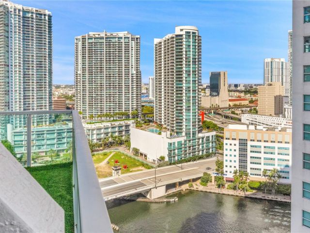1-bedroom condo for sale in Miami - 41 SE 5th St 1515 - MondialRealty