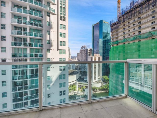 1-bedroom condo for sale in Miami - 41 SE 5th St 1515 - MondialRealty