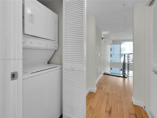 1-bedroom condo for sale in Miami - 41 SE 5th St 1515 - MondialRealty