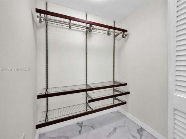 1-bedroom condo for sale in Miami - 41 SE 5th St 1515 - MondialRealty