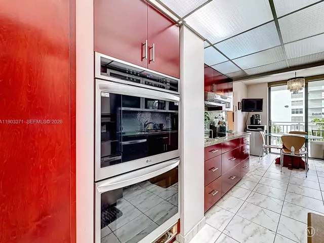3-bedroom condo for sale in Sunny Isles Beach - 210 174th St 409 - MondialRealty