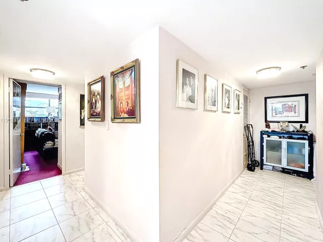 3-bedroom condo for sale in Sunny Isles Beach - 210 174th St 409 - MondialRealty