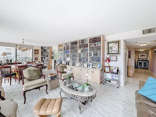 3-bedroom condo for sale in Sunny Isles Beach - 210 174th St 409 - MondialRealty