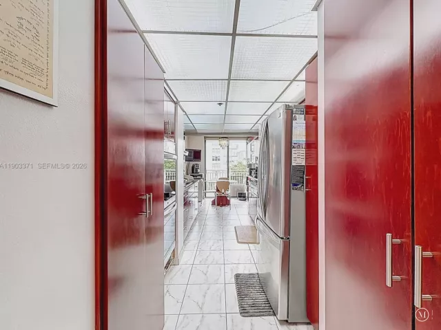 3-bedroom condo for sale in Sunny Isles Beach - 210 174th St 409 - MondialRealty