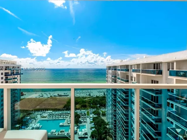 2-bedroom condo for rent in Miami Beach - 2301 Collins Ave PH20 - MondialRealty
