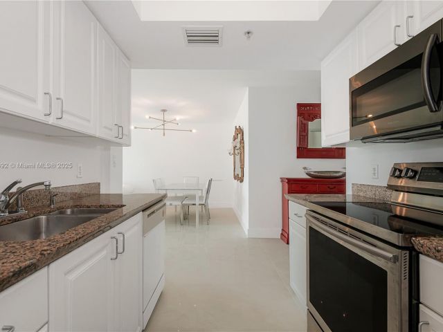 Apartment for sale  Unit #1007 - photo 6724250